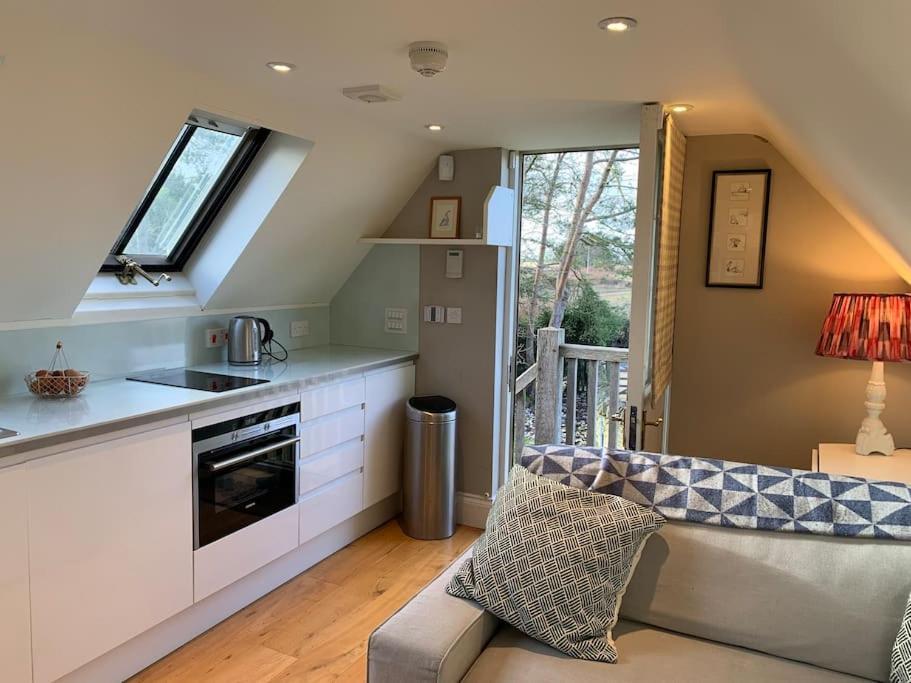 Annexe Near Malmesbury / Tetbury Lägenhet Hankerton Exteriör bild
